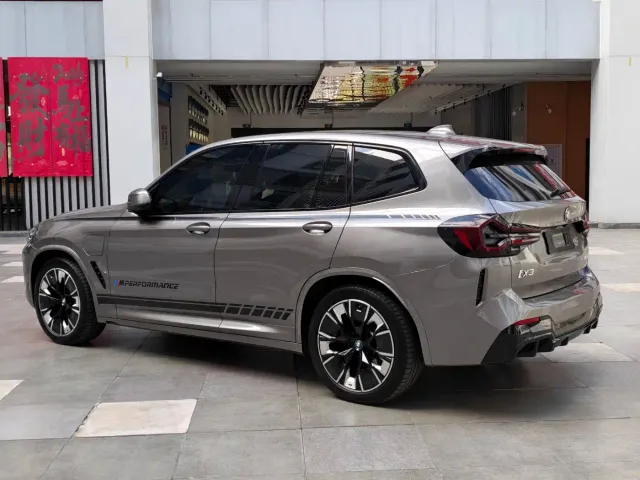 BMW iX3 — Фото автомобиля 7