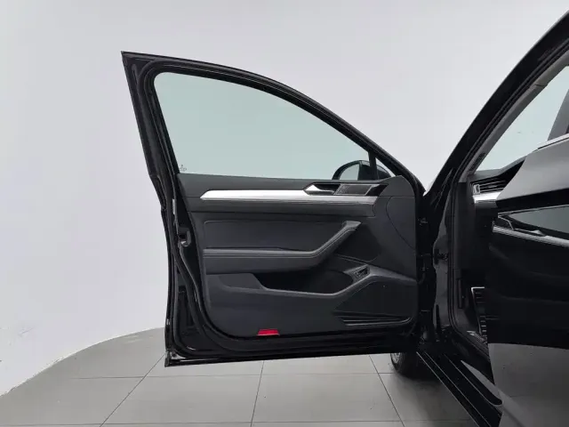 Volkswagen Magotan GTE Plug-in Hybrid 2022 GTE Luxury — Фото автомобиля 8