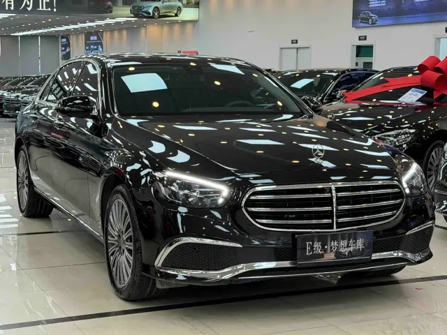 Mercedes-Benz E-Class — Фото автомобиля 3