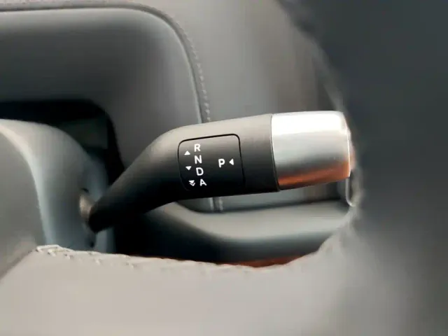Li Auto L8 — Фото автомобиля 13