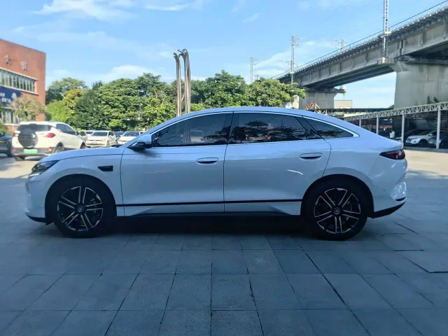 BYD Qin L — Фото автомобиля 13