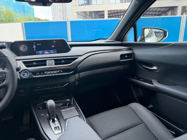 Lexus UX — Фото автомобиля 8