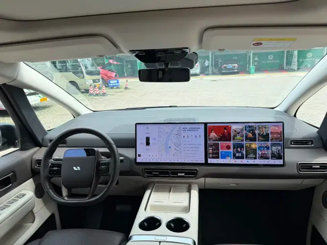 Li Auto MEGA — Фото автомобиля 4