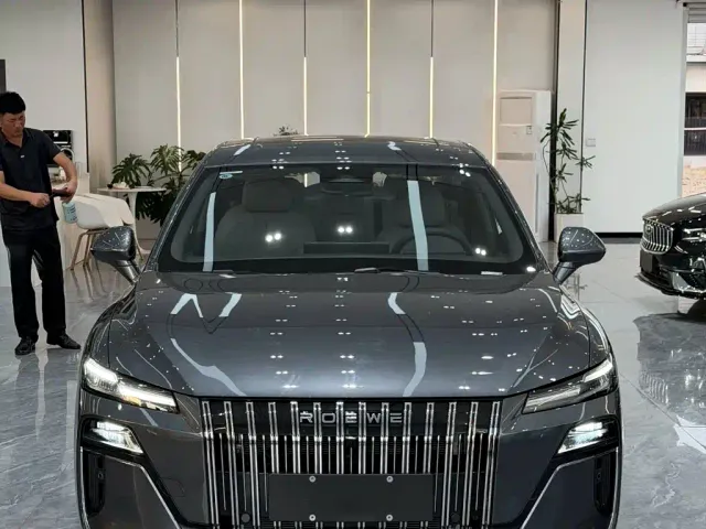 Roewe M7 DMH — Фото автомобиля 2