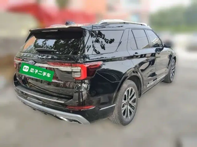 Ford Explorer — Фото автомобиля 4
