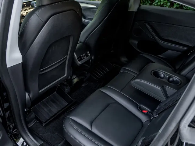 Tesla Model Y — Фото автомобиля 15