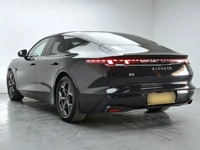 Lynk & Co Lynk & Co Z10 2025 71kWh 602km RWD Pro — Фото автомобиля 19
