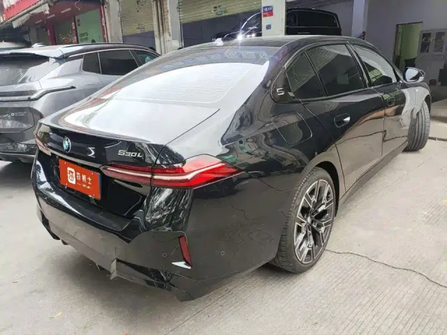 BMW 5 Series — Фото автомобиля 3