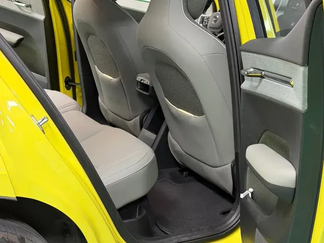 Volvo EX30 — Фото автомобиля 12