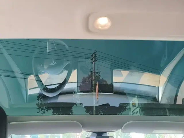 Tesla Model 3 — Фото автомобиля 17
