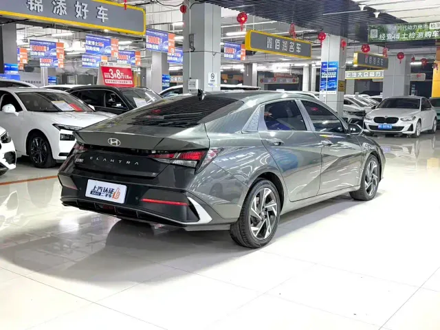 Hyundai Elantra — Фото автомобиля 10