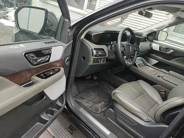 Lincoln Navigator — Фото автомобиля 15