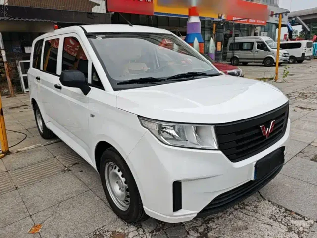 Wuling Hongguang Plus — Фото автомобиля 3