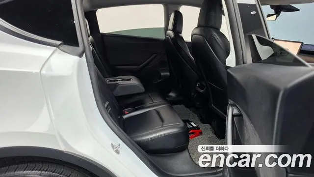 Tesla Model Y — Фото автомобиля 17