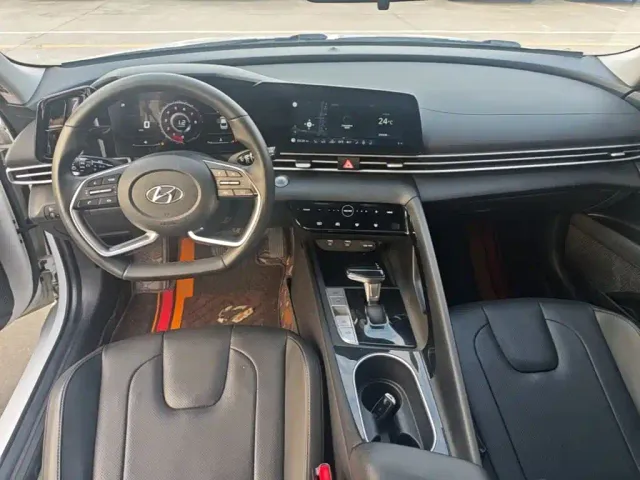 Hyundai Elantra — Фото автомобиля 9