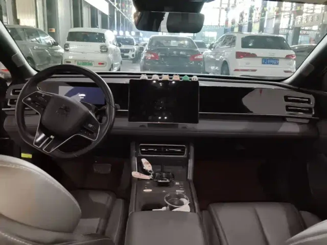BYD Qin L — Фото автомобиля 9