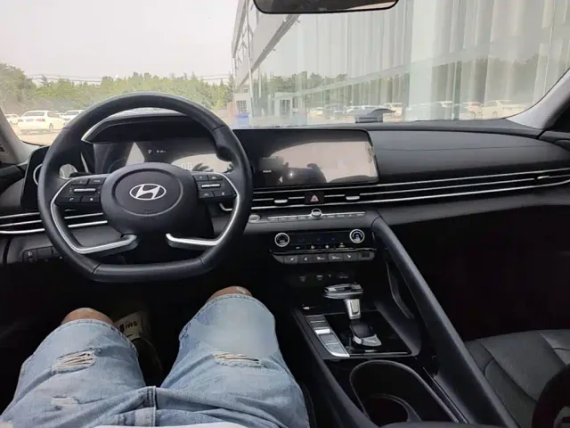 Hyundai Elantra — Фото автомобиля 9