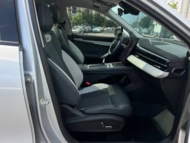 Geely Boyue L — Фото автомобиля 18