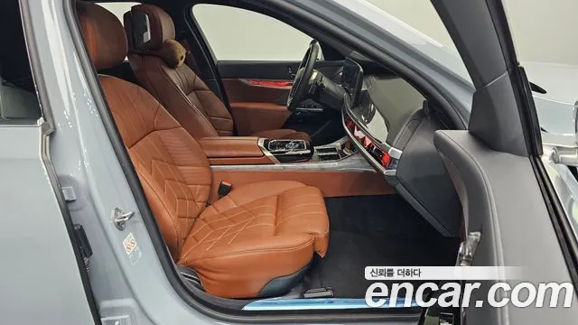 BMW 7-Series 7 серия (G70) 740i xDrive M Sport — Фото автомобиля 11