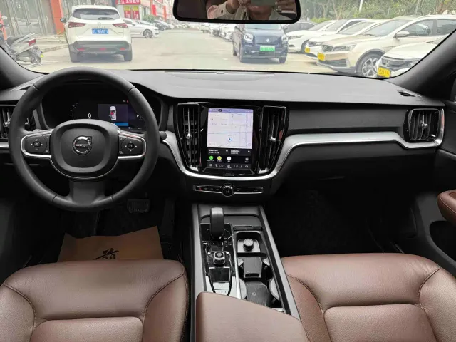 Volvo S60 — Фото автомобиля 8