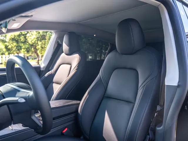 Tesla Model Y — Фото автомобиля 9