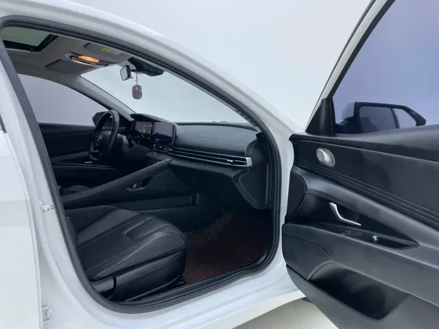 Hyundai Elantra — Фото автомобиля 29