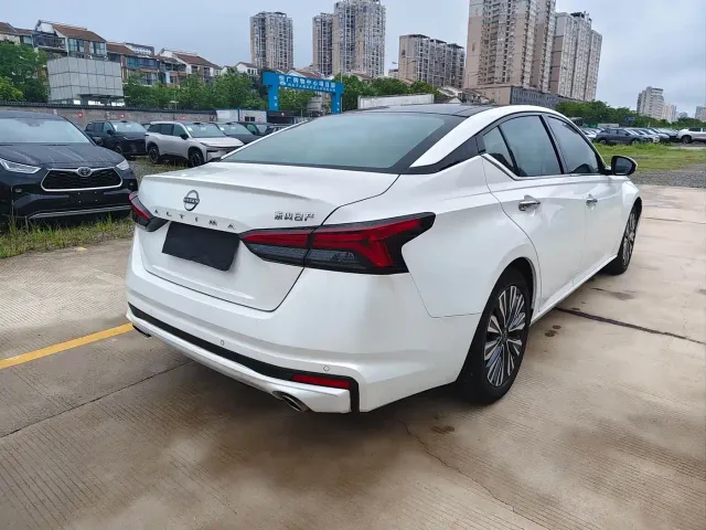 Nissan Teana — Фото автомобиля 10