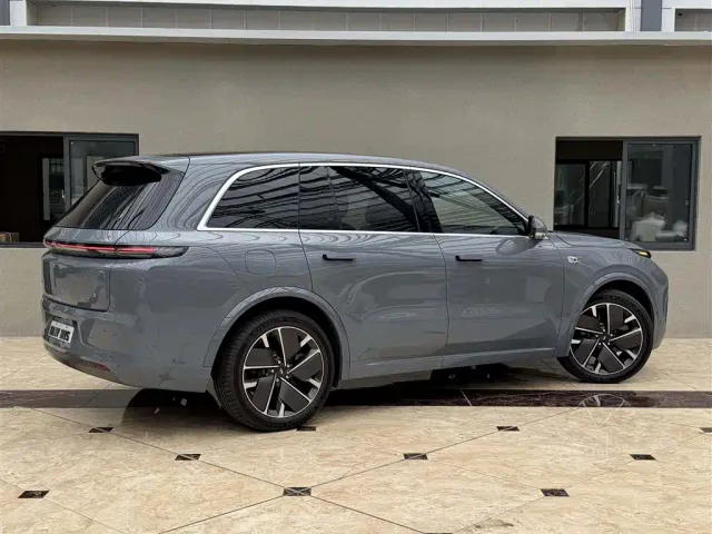 Li Auto L8 — Фото автомобиля 14
