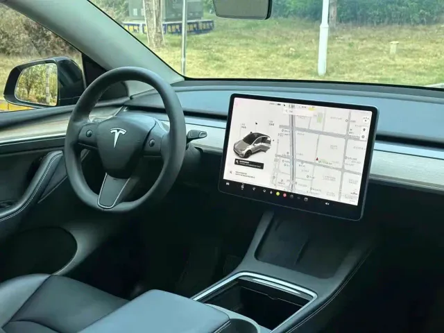 Tesla Model Y — Фото автомобиля 6