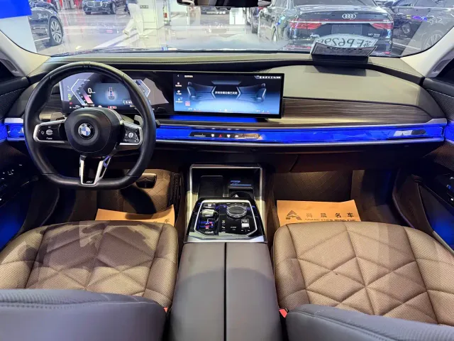 BMW 7 Series — Фото автомобиля 7