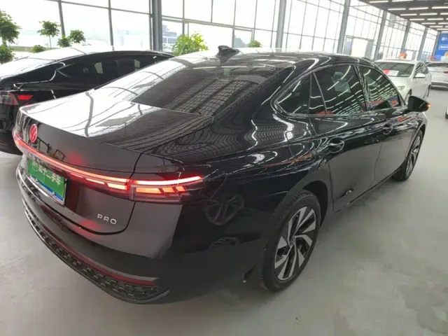 Volkswagen Passat — Фото автомобиля 6
