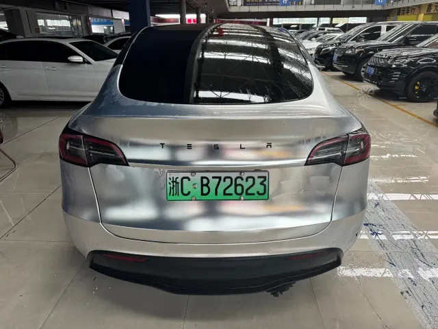 Tesla Model Y — Фото автомобиля 8