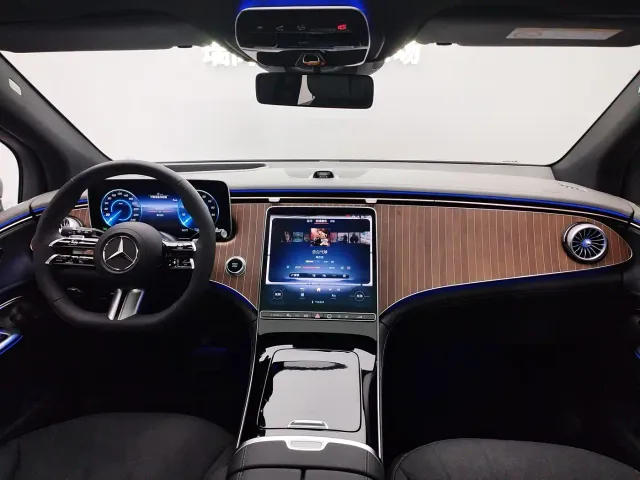 Mercedes-Benz EQE SUV — Фото автомобиля 16