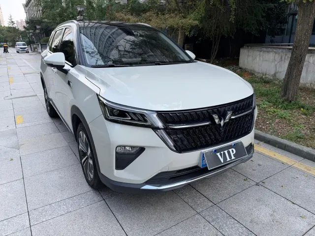 Wuling Asta — Фото автомобиля 3