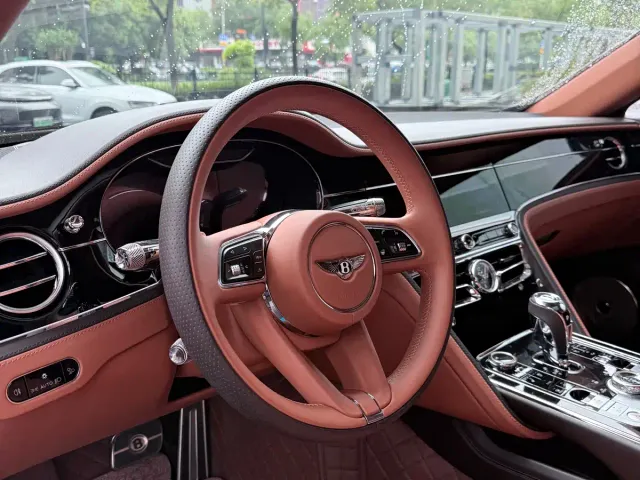 Bentley Flying Spur — Фото автомобиля 5