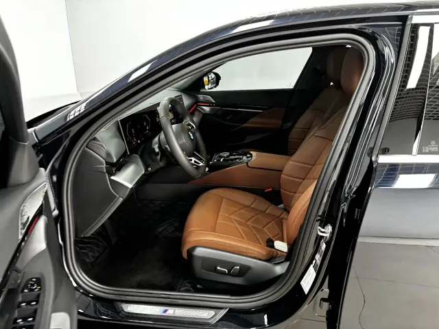 BMW 5 Series — Фото автомобиля 12
