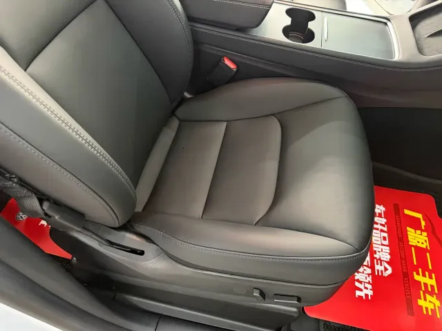 Tesla Model Y — Фото автомобиля 13