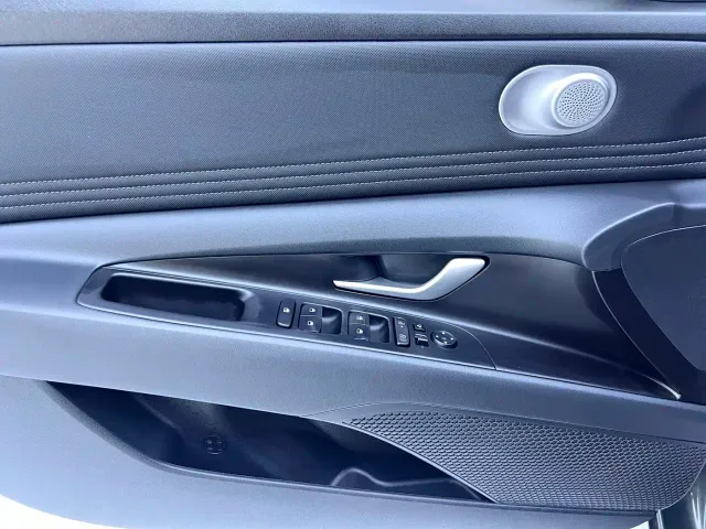 Hyundai Elantra — Фото автомобиля 11