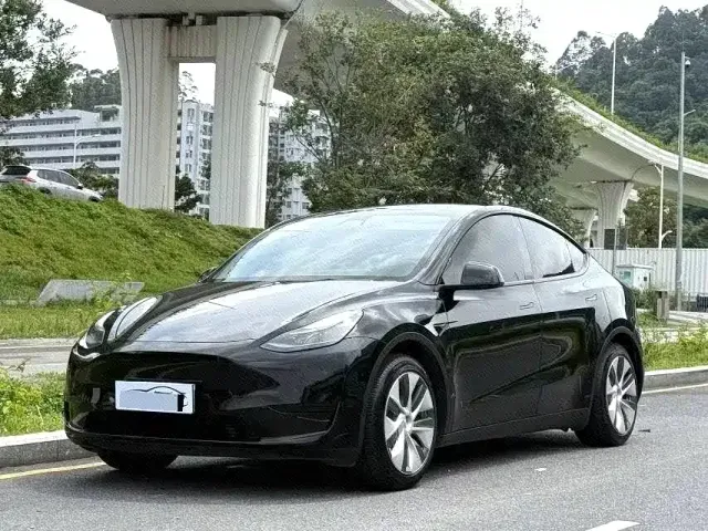 Фотография автомобиля — Tesla Model Y