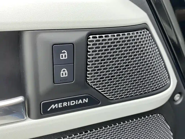 Land Rover Defender — Фото автомобиля 22
