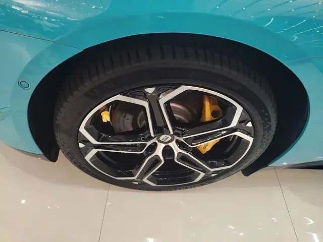 Xiaomi SU7 — Фото автомобиля 22