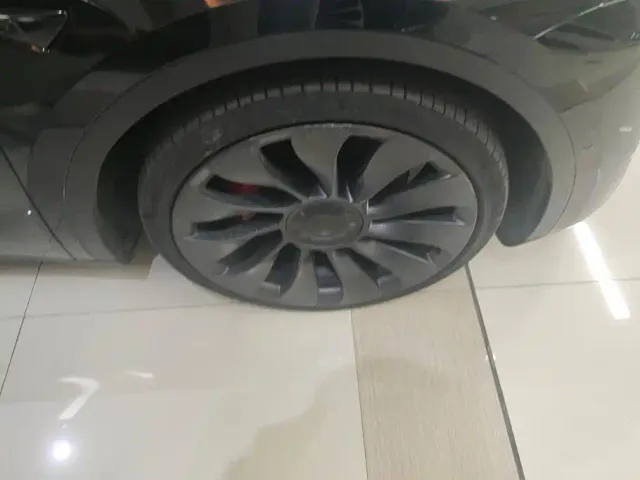 Tesla Model Y — Фото автомобиля 6