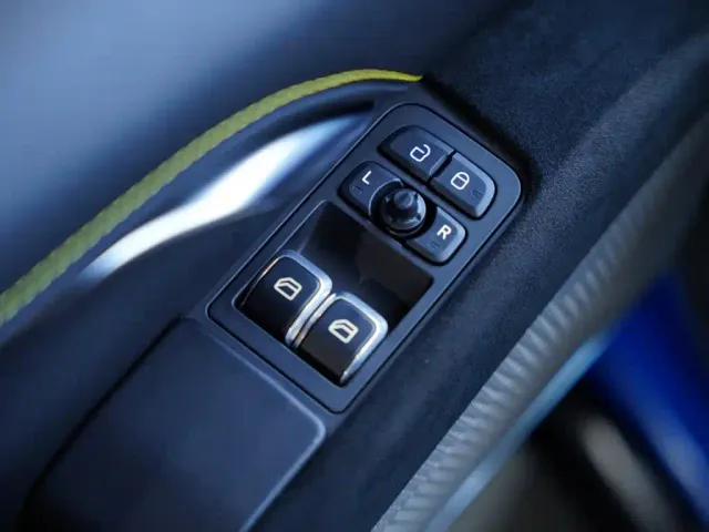 Lotus Emira — Фото автомобиля 16