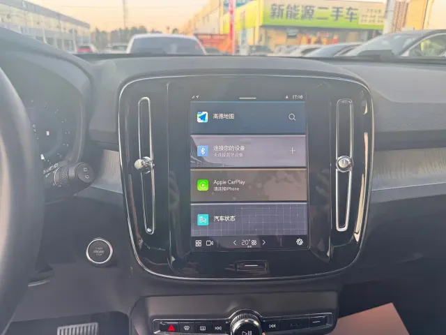 Volvo XC40 — Фото автомобиля 8