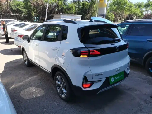 Changan CS15 — Фото автомобиля 4