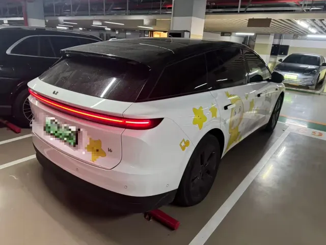 Li Auto i6 — Фото автомобиля 7