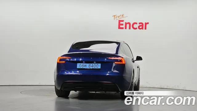 Tesla Model 3 — Фото автомобиля 4