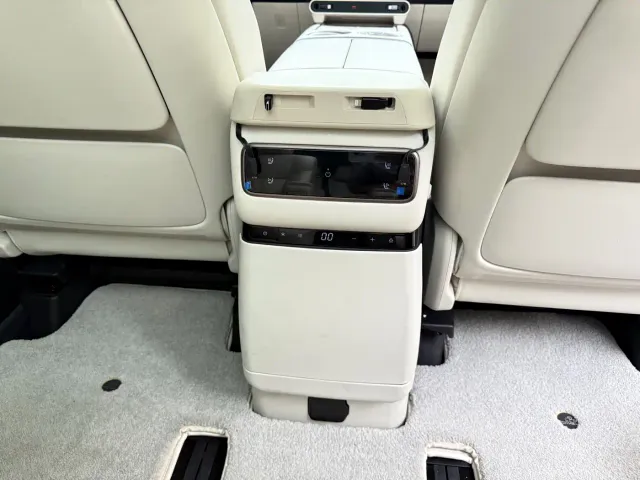 Li Auto MEGA — Фото автомобиля 13