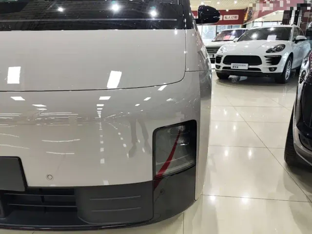 Li Auto MEGA — Фото автомобиля 23