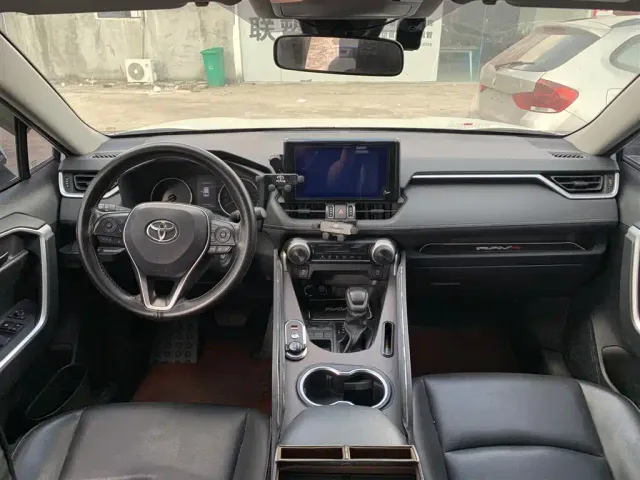 Toyota RAV4 — Фото автомобиля 6